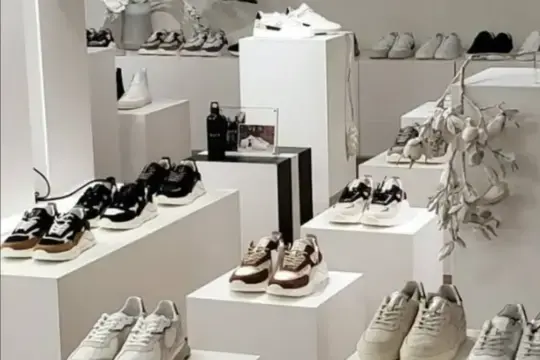 D.A.T.E SHOWROOM